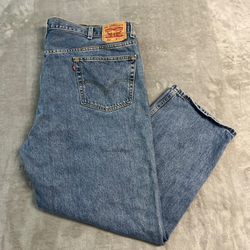 Vintage Y2K Levis 550 Relaxed Fit Tapered Leg Jeans Mens 48x30 Blue Medium Wash